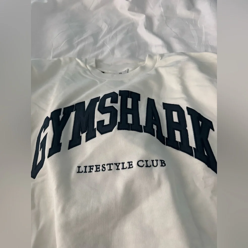 Gymshark Crewneck - Picture 2 of 4